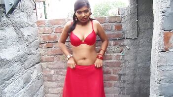 Indian Woman Flaunts Sexy Lingerie Look in Viral Video