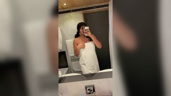 Leaked NRI Girl's Nude Selfie: Boobs and Pussy Exposed