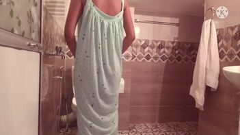 Indian Aunty's Shocking Selfie: Filming Naked While Taking a Shower In Hotel Bathroom