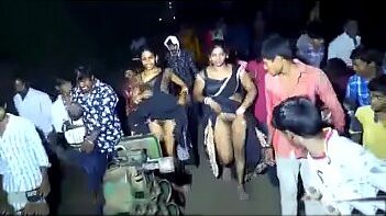 Sensuous Desi Street Performer Strips and Flashes Pussy in Village Road Show