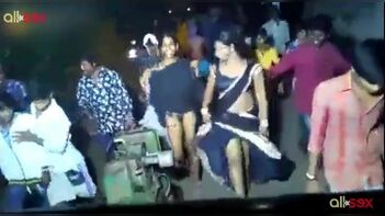 Sensuous Desi Street Performer Strips and Flashes Pussy in Village Road Show