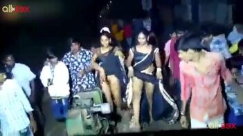 Sensuous Desi Street Performer Strips and Flashes Pussy in Village Road Show