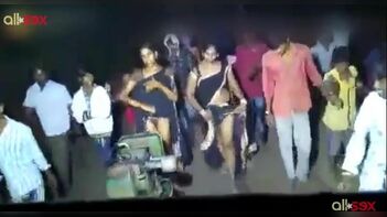 Sensuous Desi Street Performer Strips and Flashes Pussy in Village Road Show
