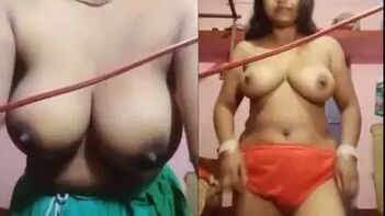 Bengali Boudi Flaunts Assets on Cam - An Unforgettable Experience!