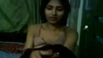 Amateur Desi Slut and BF Share Intimate Moment in Bedroom