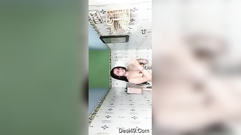 Seductive Desi Babe Bares All in Amateur Xxx Video of Her Topless Bathtime