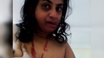 Indian MILF Flaunts Her Busty Assets in X-Rated Sex Video