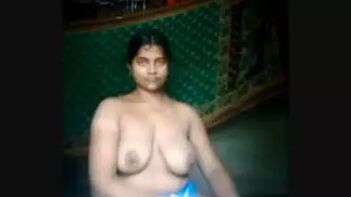 Desi Village Boudi Flaunts Her Nude Body in Bold Display