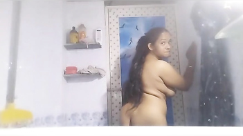 Chubby Indian Bhabhi Captures Her Private Moment on Camera