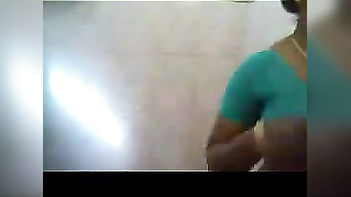Watch Aunty Bathing Naked Movies - An Unforgettable Experience!