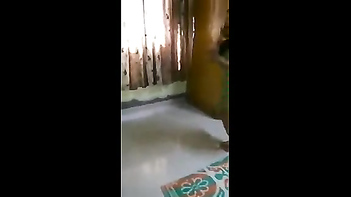 Experience the Fun of Punjabi Aunty's Hot Hip Boobs Shake!