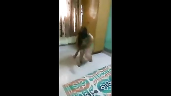 Experience the Fun of Punjabi Aunty's Hot Hip Boobs Shake!