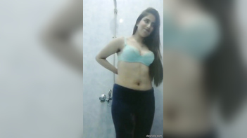 Gorgeous Desi Girl Stripping Off Her Clothes - A Captivating Sight to Behold!