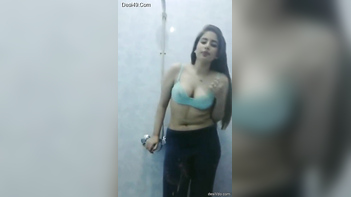 Gorgeous Desi Girl Stripping Off Her Clothes - A Captivating Sight to Behold!