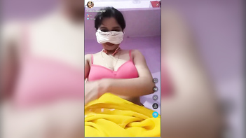 Experience the Excitement of a Beautiful Indian Wife's XXX Live Cam Show!