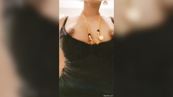 Tamil Wife's Sexy Ass Featured in 7 Clips: Watch Her BJ and Fuck Now!