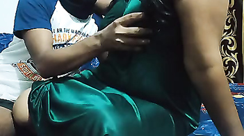 Tantalizing Chubby MILF Bhabhi Creates Passionate Sex MMS Recording at Home