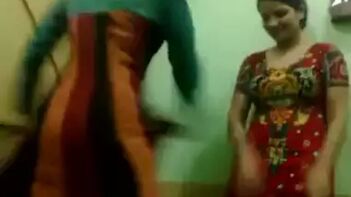 Sexy Pakistani Aunties Enjoying Dance: A Unique Experience