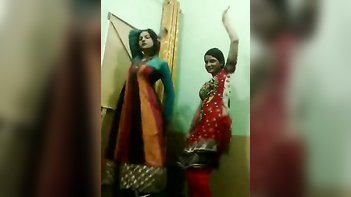 Sexy Pakistani Aunties Enjoying Dance: A Unique Experience