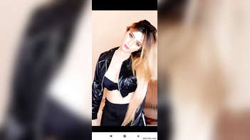 Indian Bhabhi Ankita Dave Sizzles in Hot Viral Video