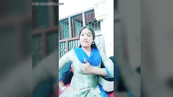 Aunty Flashes Boobs in Desi Dubmash Video: Desi by Desi Entertainment