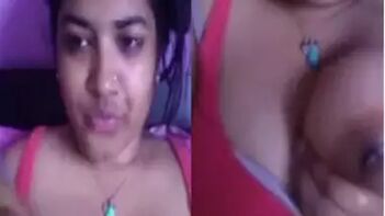 Indian Woman Finds Creative Way to Pass Time: Becomes a Webcam Model When She Has Nothing To Do