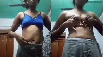 Indian Housewife Flaunts Ample Assets on Webcam - A Unique Sight to Behold!