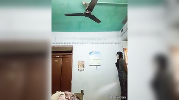 Indian Housewife Flaunts Ample Assets on Webcam - A Unique Sight to Behold!