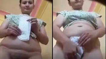 Bhabhi Creates Nude Video For BF During Menstrual Cycle
