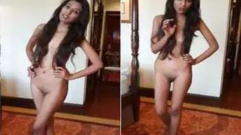 Indian Seductress Offers Sensual Delight To XXX Lovers By Stripping Naked