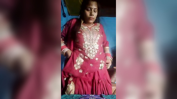 Desi Bride's Boobs Show at Her Wedding: A Unique Moment Captured on Camera