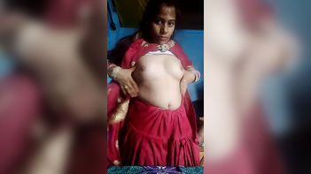 Desi Bride's Boobs Show at Her Wedding: A Unique Moment Captured on Camera