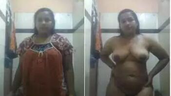 See Indian Milf Show Off Her Xxx Charms in Raunchy Amateur Video