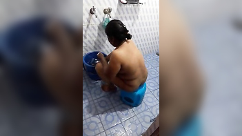 Sizzling Photos of Desi Aunty Dishaniya Bathing Nude Go Viral!