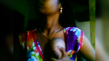 Cute Mallu Girl Flaunting Her Bust: A Sexy Sight to Behold!