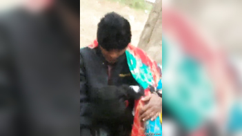Sensational Video of Hot Desi Girl Caught Sucking BF's Cock in Park