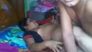 Lucky Guy Caught on Camera Fucking Friend's Mom in Leaked MMS
