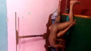 Indian Babe Has Brilliant Idea To Film Her Own Xxx Video - Friend Has to Nail Her!