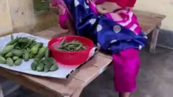 Vegetable Seller Kaamwali Aunty Violently Abused By Owner