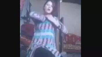 Leaked MMS Part 2: Kashmiri Girl's Full Nude Show to BF - Striking Stripes Salwar!