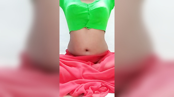 Sizzling Hot Bhabhi in Red Saree - An Unforgettable Sight!