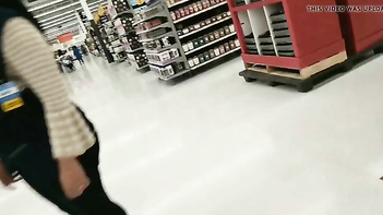 Tamil Walmart Employee With Huge Butt Goes Viral