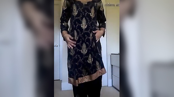 Sensual Indian Milf Unveils Her Curves in Sexy Black Saree, Ready for Passionate Night