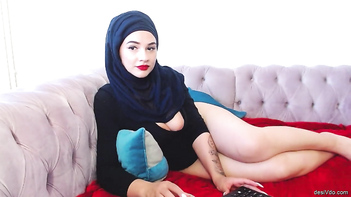 Beautiful Muslim Woman Flaunts Her Milky White Large Breasts