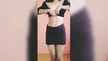 Desi Sex Stripper Slows Down and Flaunts Xxx Charms with Striptease Performance