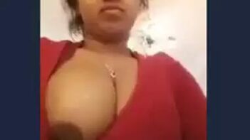 Desi Bhabi Flaunts Her Cute Boobs Nipple in an Eye-Catching Display