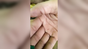 XXX Affair Alert: Skinny Desi Teen Ready To Get Naughty With Her Bestie