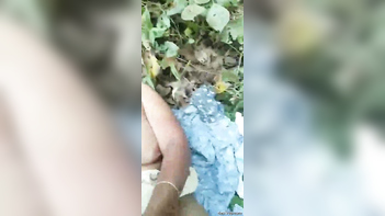 Nude Video of Desi Village Aunty Caught in Jungle Captured on Camera