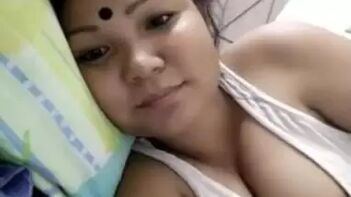 Enjoy a Fun and Sexy Bengali Slut Show on Webcam!