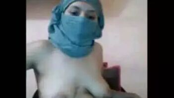 Chubby Hansikha Bhabhi Captivates Audience with Nude Performance on Cam
